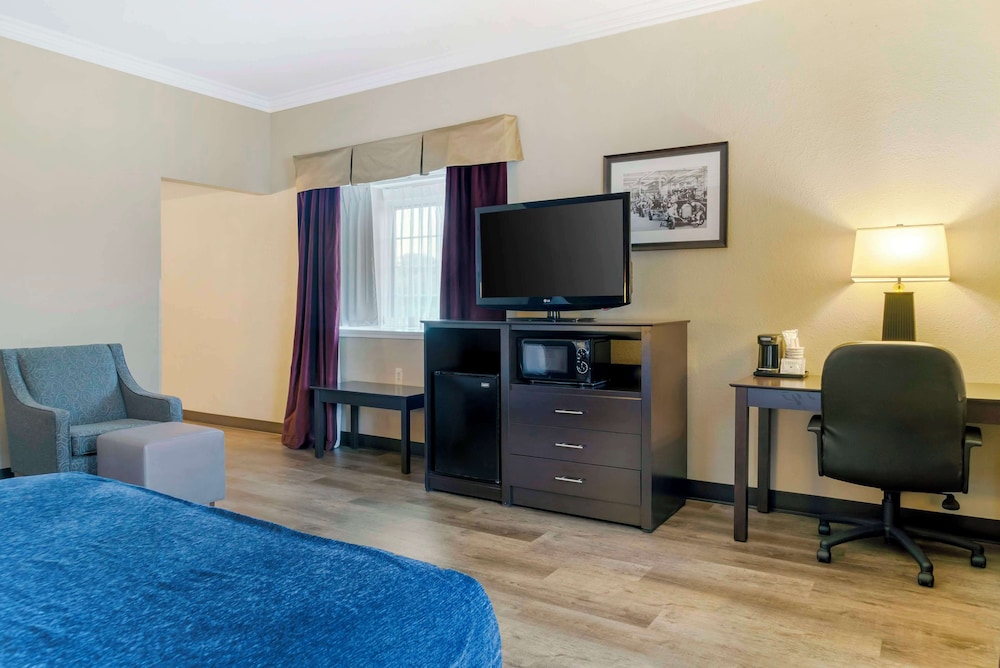 Best Western Greenfield Inn — Hotel rooms in Allen Park, Michigan