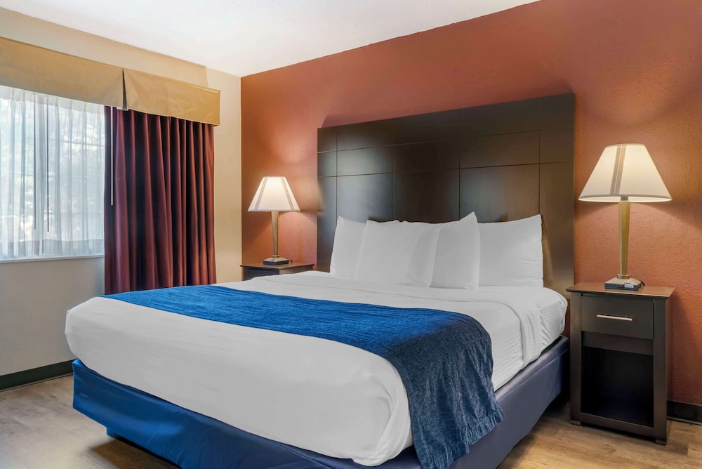 Best Western Greenfield Inn — Hotel rooms in Allen Park, Michigan