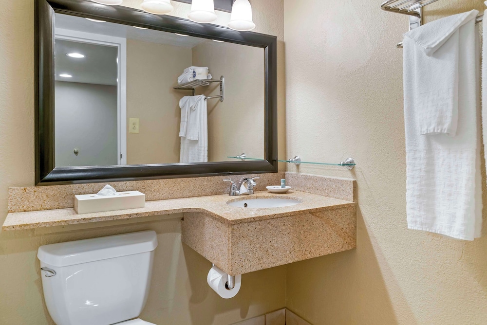 Best Western Greenfield Inn — Hotel rooms in Allen Park, Michigan