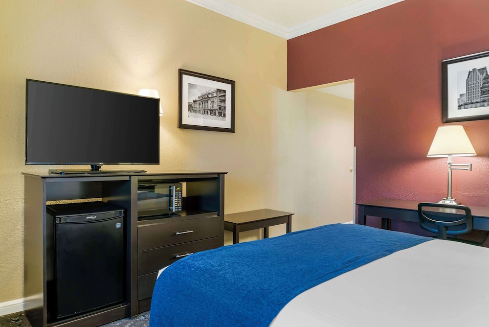 Best Western Greenfield Inn — Hotel rooms in Allen Park, Michigan