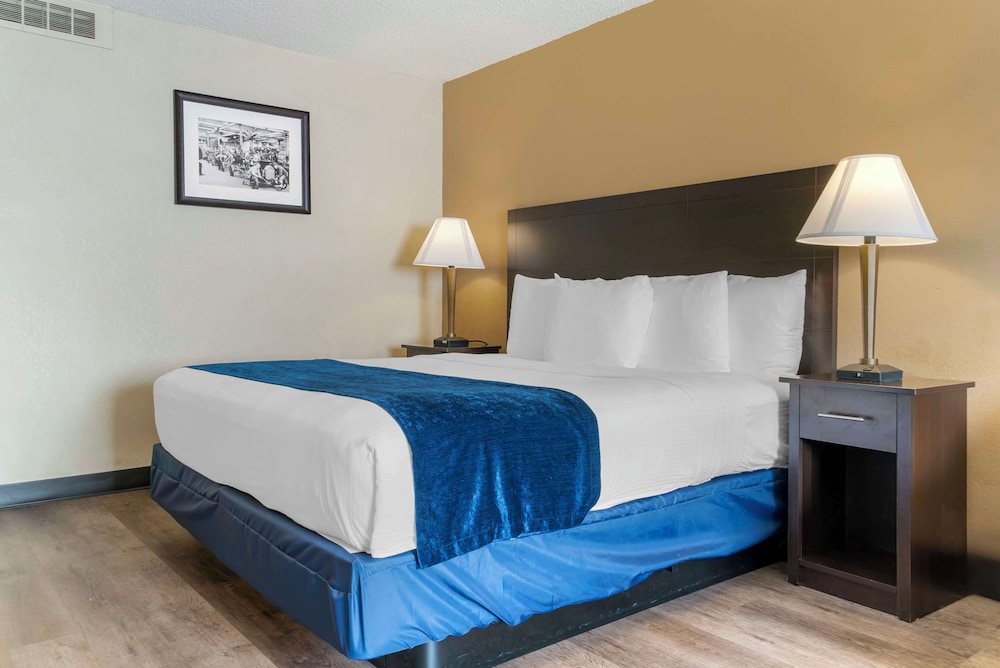 Best Western Greenfield Inn — Hotel rooms in Allen Park, Michigan