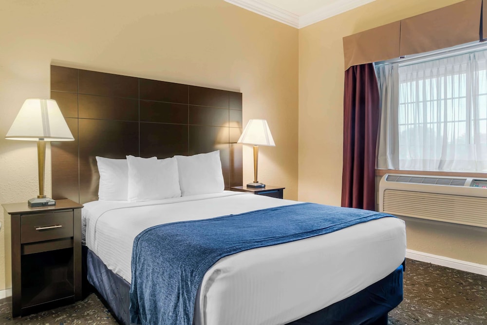 Best Western Greenfield Inn — Hotel rooms in Allen Park, Michigan