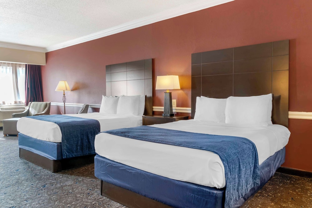 Best Western Greenfield Inn — Hotel rooms in Allen Park, Michigan