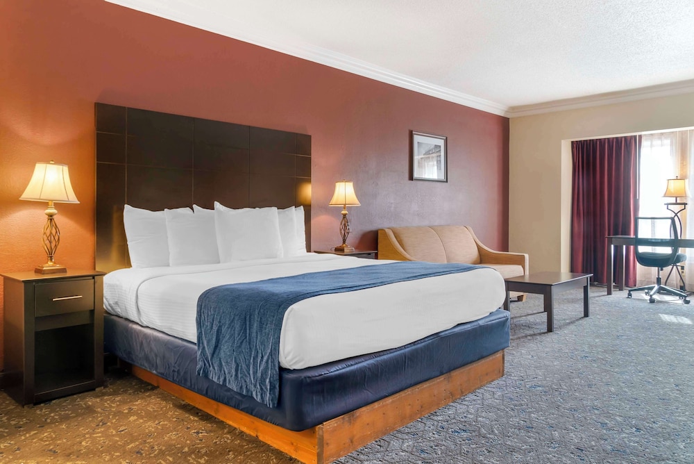 Best Western Greenfield Inn — Hotel rooms in Allen Park, Michigan
