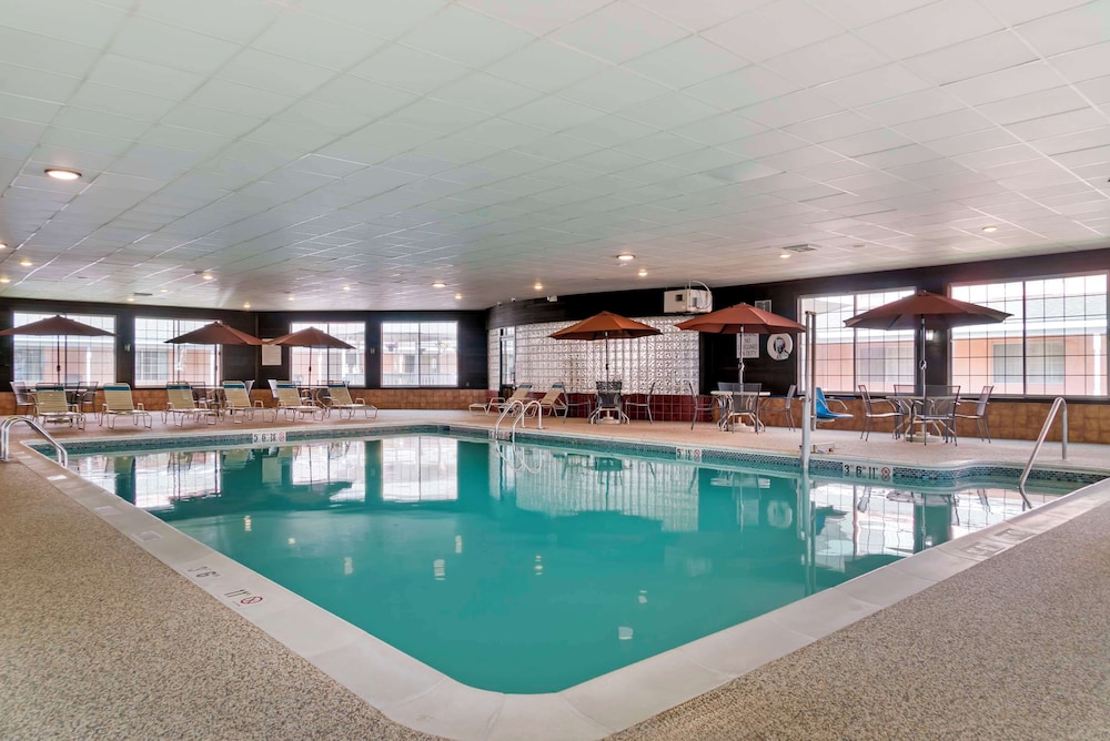 Best Western Greenfield Inn — Swimming pool in Allen Park, Michigan