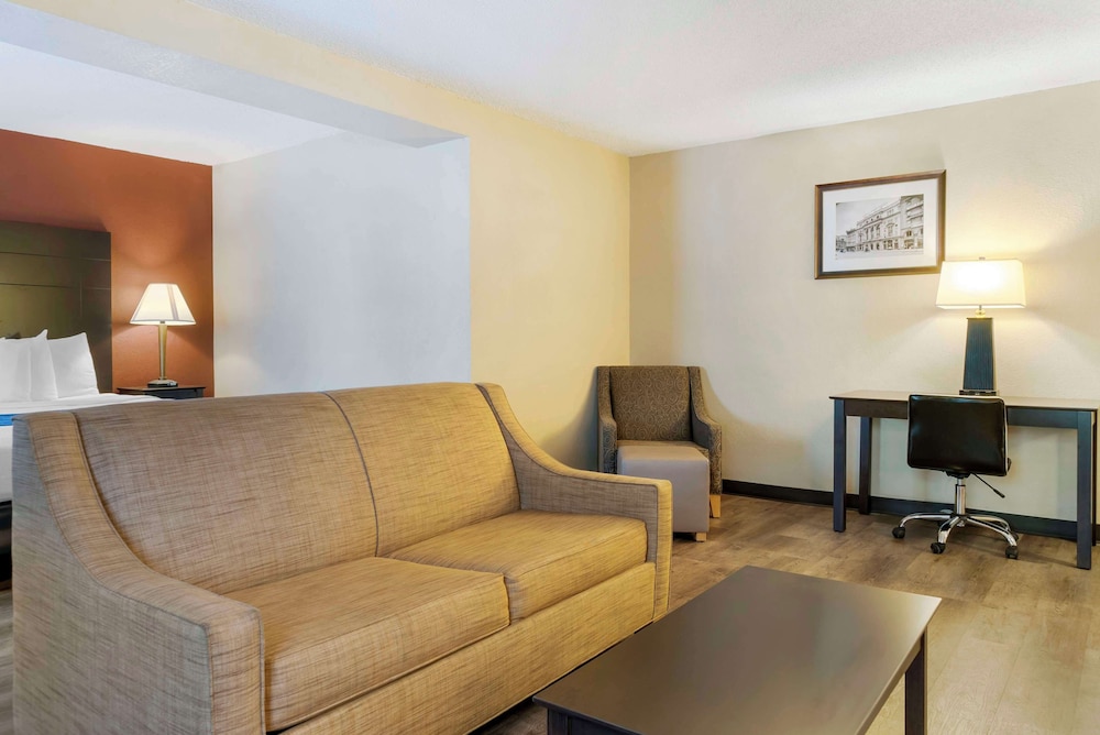 Best Western Greenfield Inn — Hotel rooms in Allen Park, Michigan