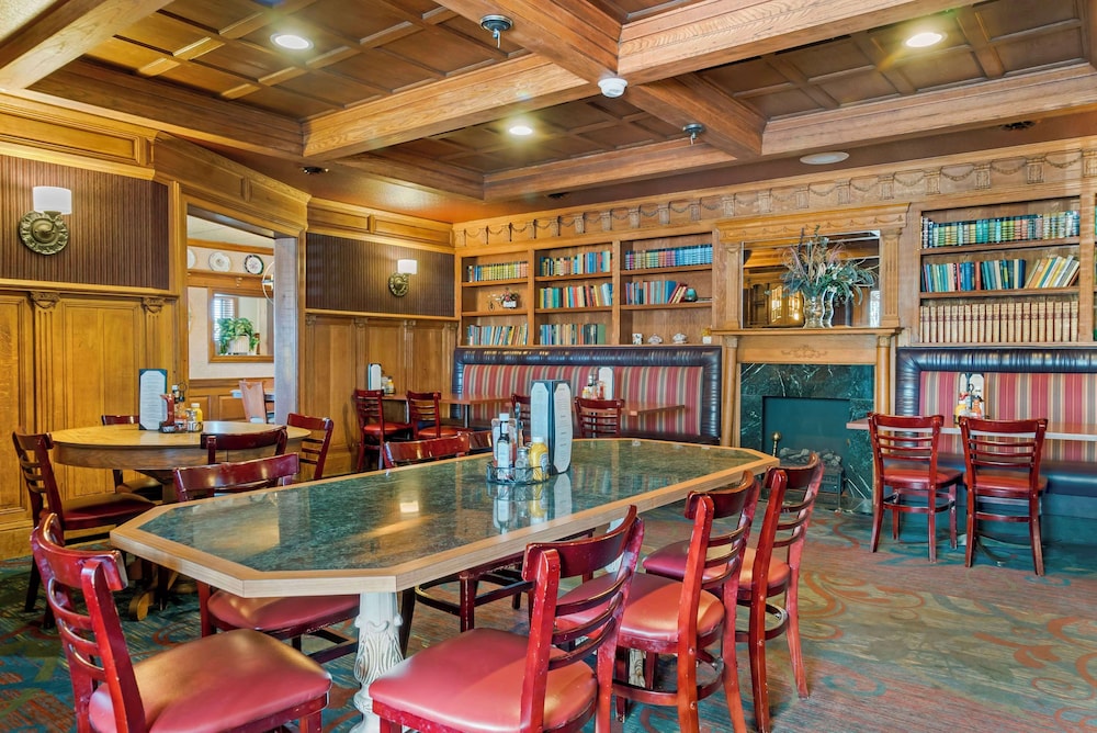 Best Western Greenfield Inn — Restaurant & bars in Allen Park, Michigan