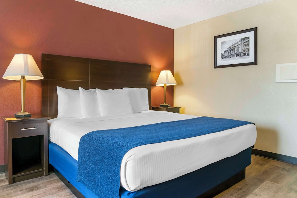 Best Western Greenfield Inn — Hotel rooms in Allen Park, Michigan