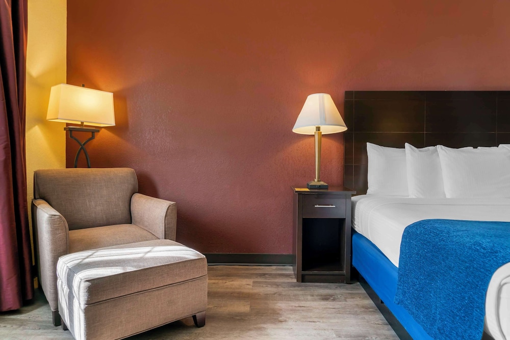 Best Western Greenfield Inn — Hotel rooms in Allen Park, Michigan
