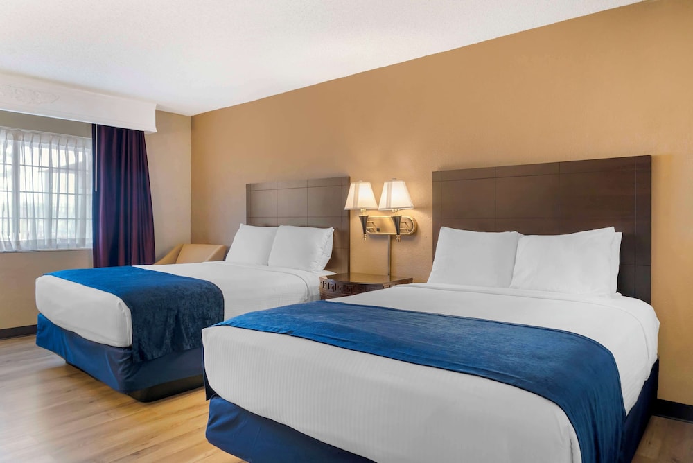 Best Western Greenfield Inn — Hotel rooms in Allen Park, Michigan