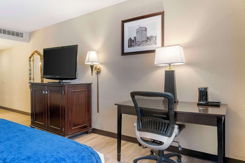 Best Western Greenfield Inn — Hotel rooms in Allen Park, Michigan