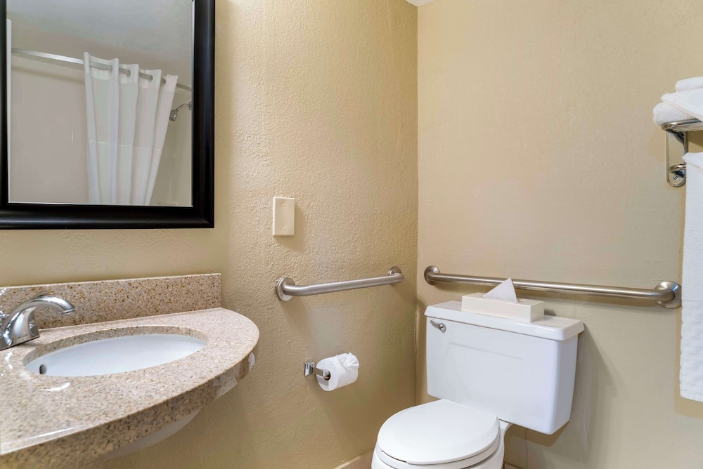 Best Western Greenfield Inn — Hotel rooms in Allen Park, Michigan