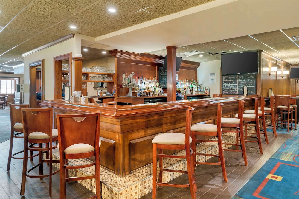 Best Western Greenfield Inn — Restaurant & bars in Allen Park, Michigan