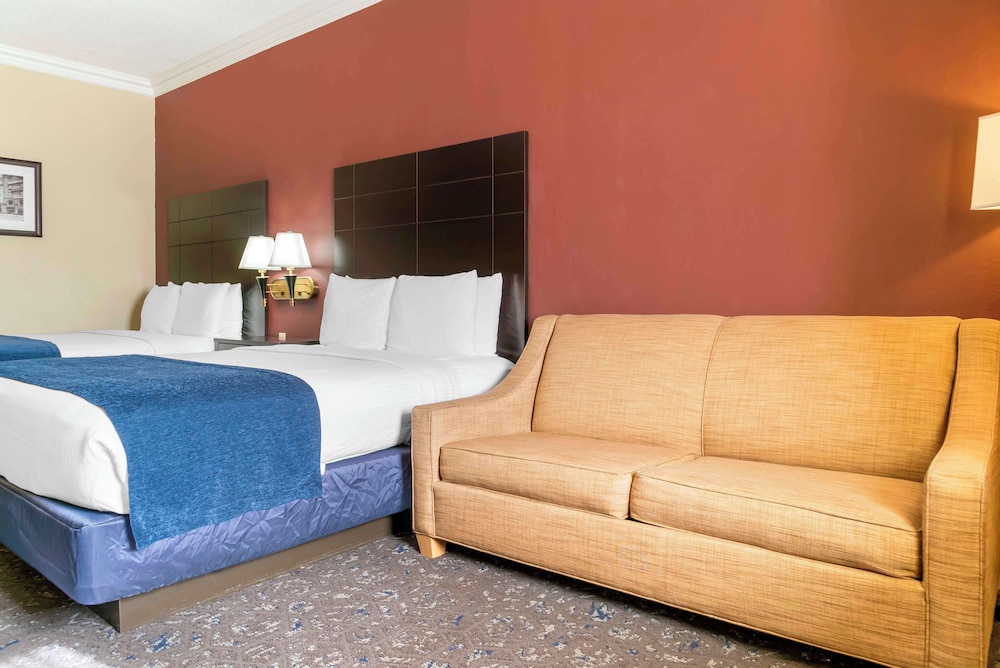 Best Western Greenfield Inn — Hotel rooms in Allen Park, Michigan