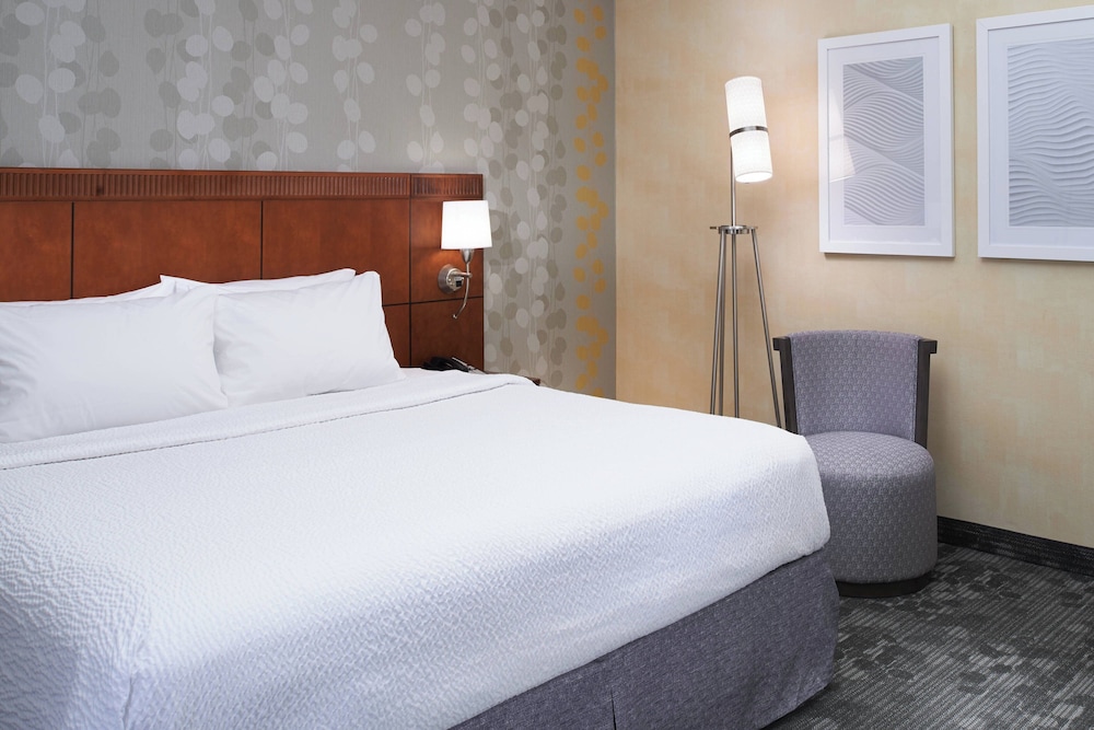 Courtyard by Marriott Detroit Dearborn — Hotel rooms in Dearborn, Michigan