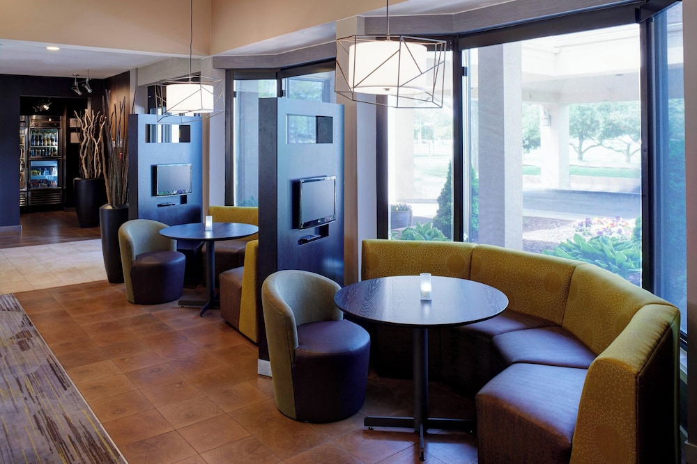 Courtyard by Marriott Detroit Dearborn — Restaurant & bars in Dearborn, Michigan