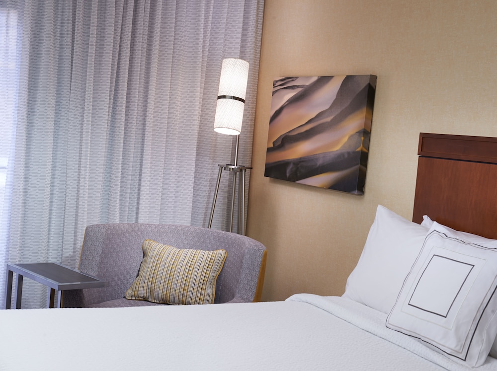 Courtyard by Marriott Detroit Dearborn — Hotel rooms in Dearborn, Michigan
