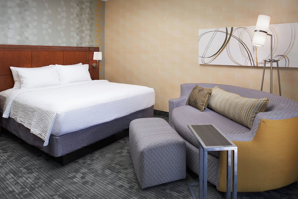 Courtyard by Marriott Detroit Dearborn — Hotel rooms in Dearborn, Michigan
