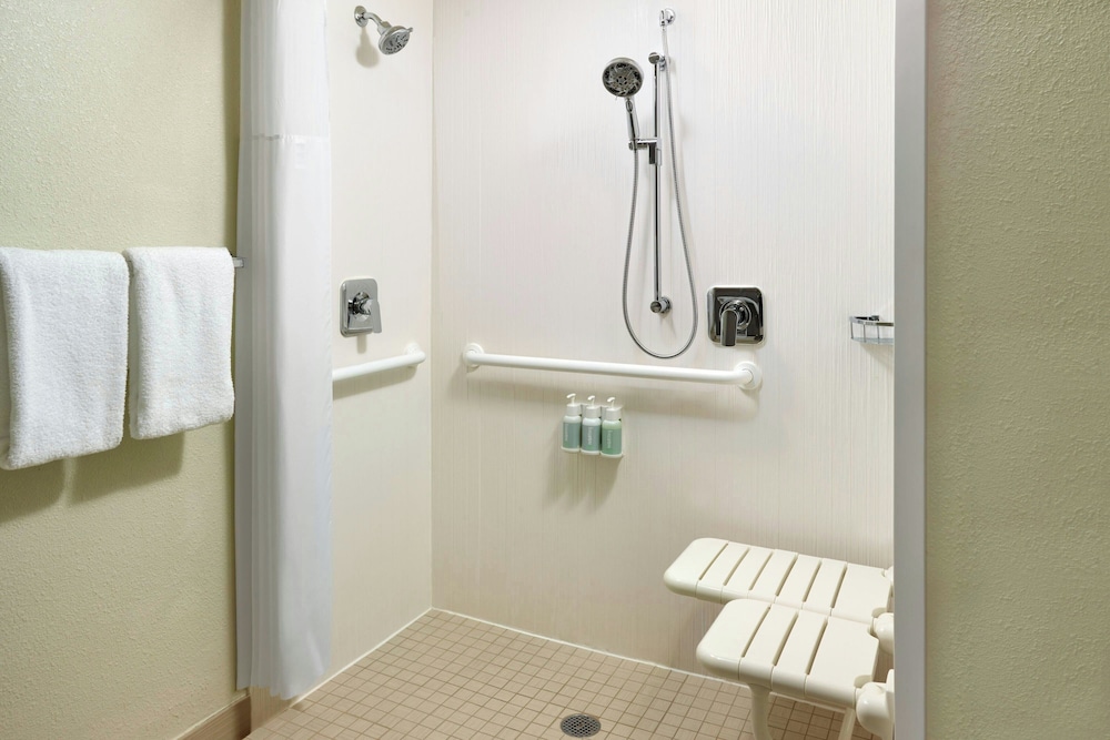 Courtyard by Marriott Detroit Dearborn — Hotel rooms in Dearborn, Michigan