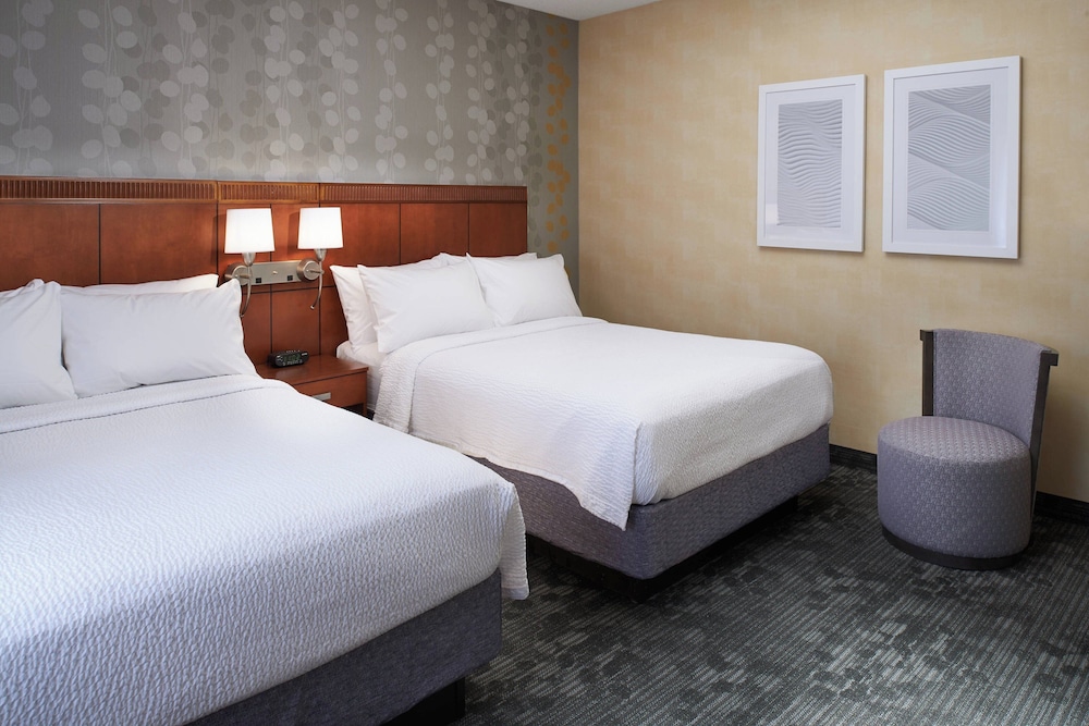 Courtyard by Marriott Detroit Dearborn — Hotel rooms in Dearborn, Michigan