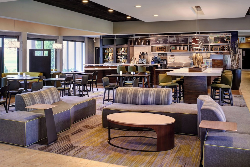 Courtyard by Marriott Detroit Dearborn — Restaurant & bars in Dearborn, Michigan