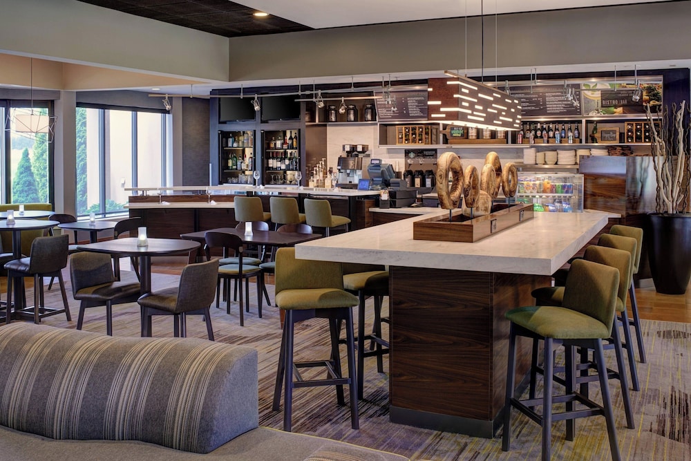 Courtyard by Marriott Detroit Dearborn — Restaurant & bars in Dearborn, Michigan