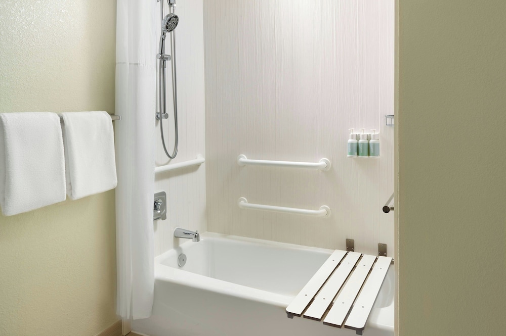Courtyard by Marriott Detroit Dearborn — Hotel rooms in Dearborn, Michigan