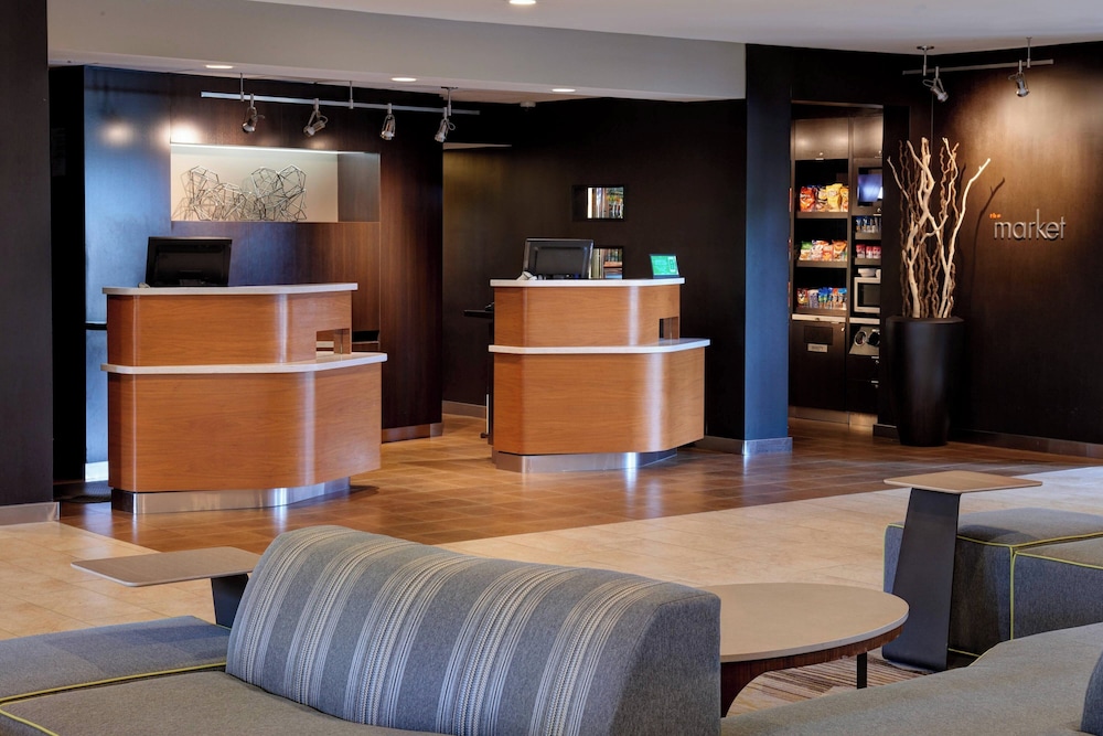 Courtyard by Marriott Detroit Dearborn — Hotel building in Dearborn, Michigan