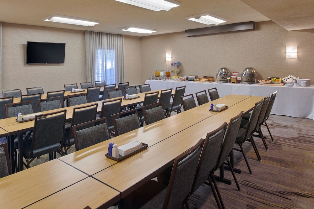 Courtyard by Marriott Detroit Dearborn — Hotel building in Dearborn, Michigan