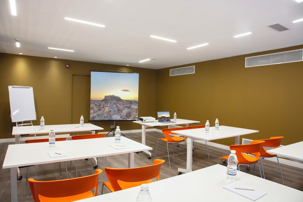 Casual Kubic Athens Hotel by Casual Hoteles — Hotel building in Athens, Attica