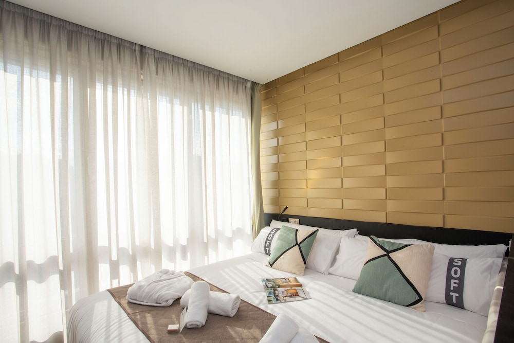 Casual Kubic Athens Hotel by Casual Hoteles — Hotel rooms in Athens, Attica