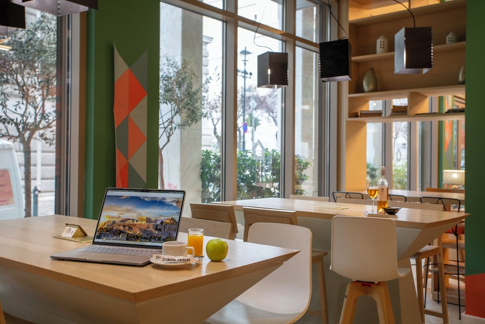 Casual Kubic Athens Hotel by Casual Hoteles — Restaurant & bars in Athens, Attica