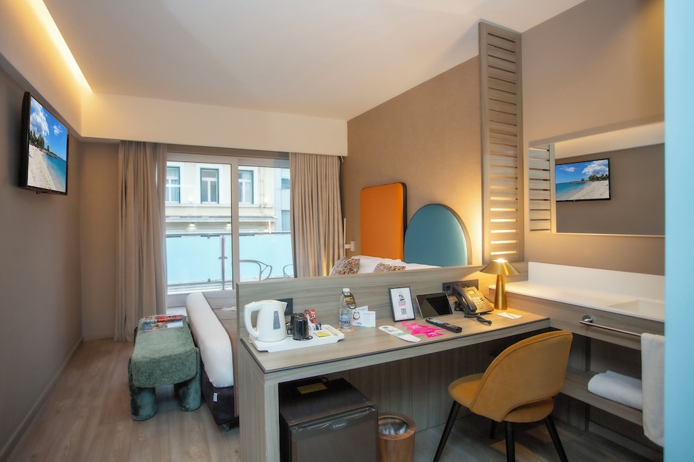 Casual Kubic Athens Hotel by Casual Hoteles — Hotel rooms in Athens, Attica