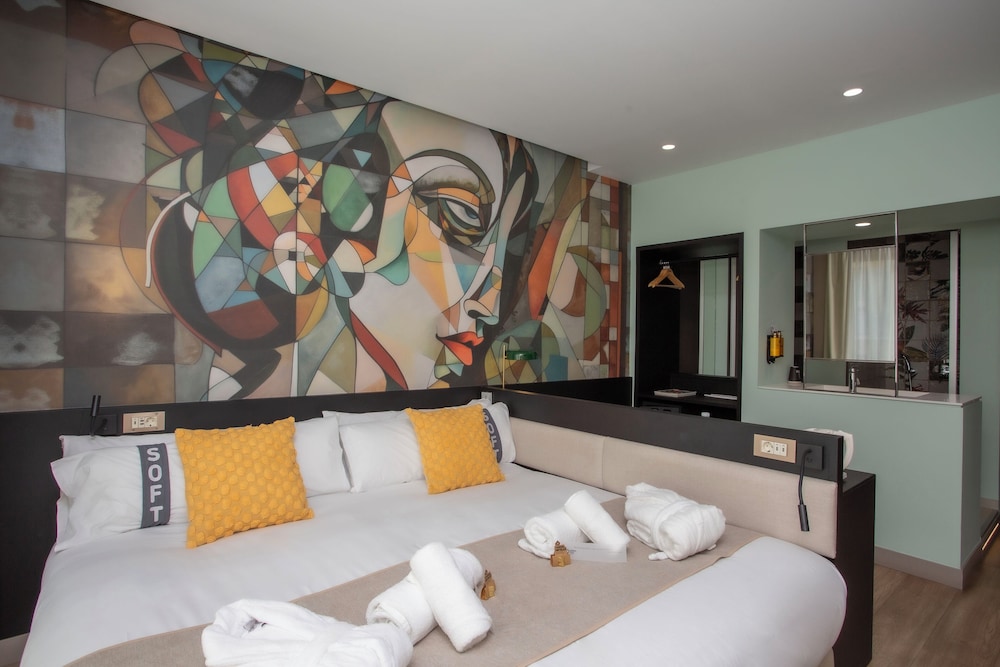 Casual Kubic Athens Hotel by Casual Hoteles — Hotel rooms in Athens, Attica