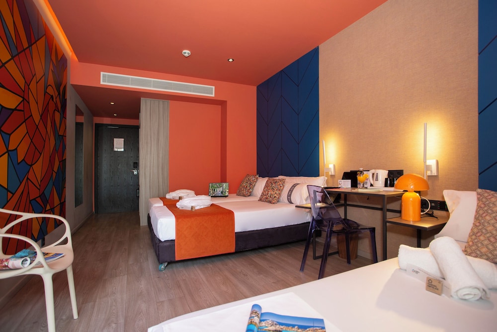 Casual Kubic Athens Hotel by Casual Hoteles — Hotel rooms in Athens, Attica