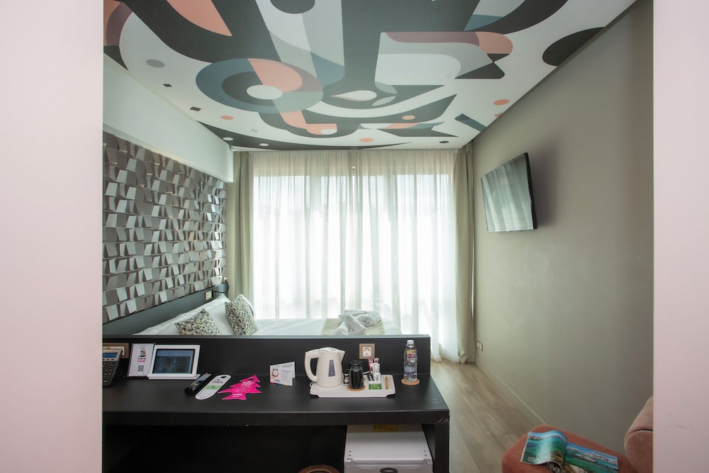 Casual Kubic Athens Hotel by Casual Hoteles — Hotel rooms in Athens, Attica