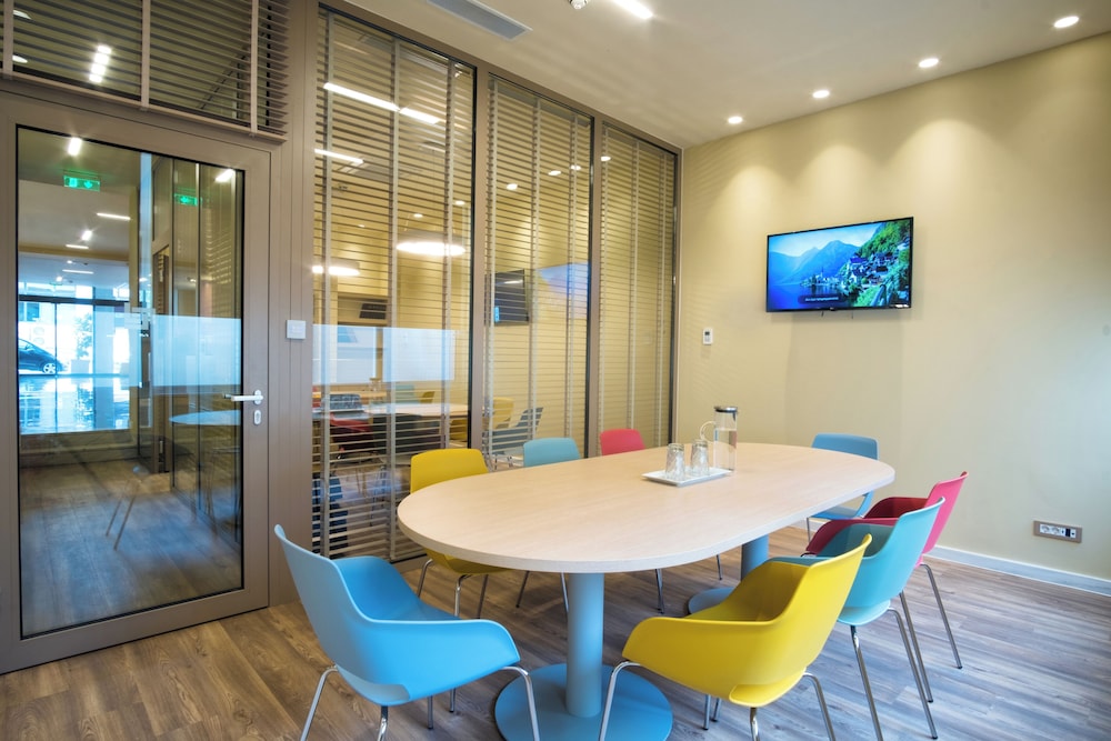 Casual Kubic Athens Hotel by Casual Hoteles — Hotel building in Athens, Attica