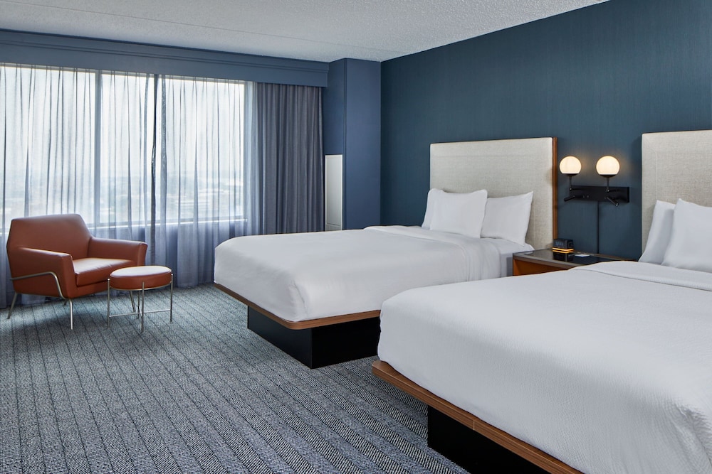 Courtyard By Marriott Detroit Downtown — Hotel rooms in Detroit, Michigan