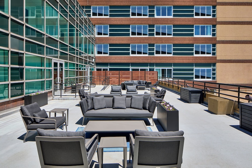 Courtyard By Marriott Detroit Downtown — Hotel building in Detroit, Michigan