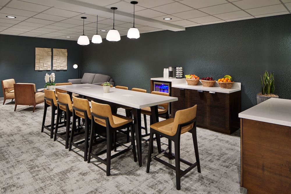 Courtyard By Marriott Detroit Downtown — Restaurant & bars in Detroit, Michigan