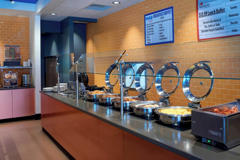 Courtyard By Marriott Detroit Downtown — Restaurant & bars in Detroit, Michigan