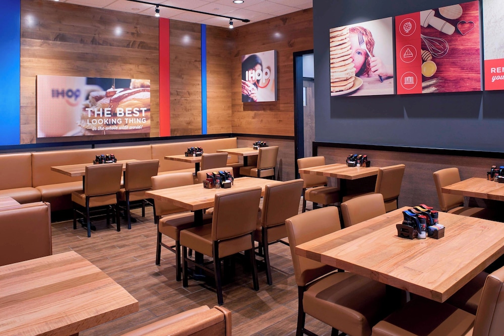Courtyard By Marriott Detroit Downtown — Restaurant & bars in Detroit, Michigan