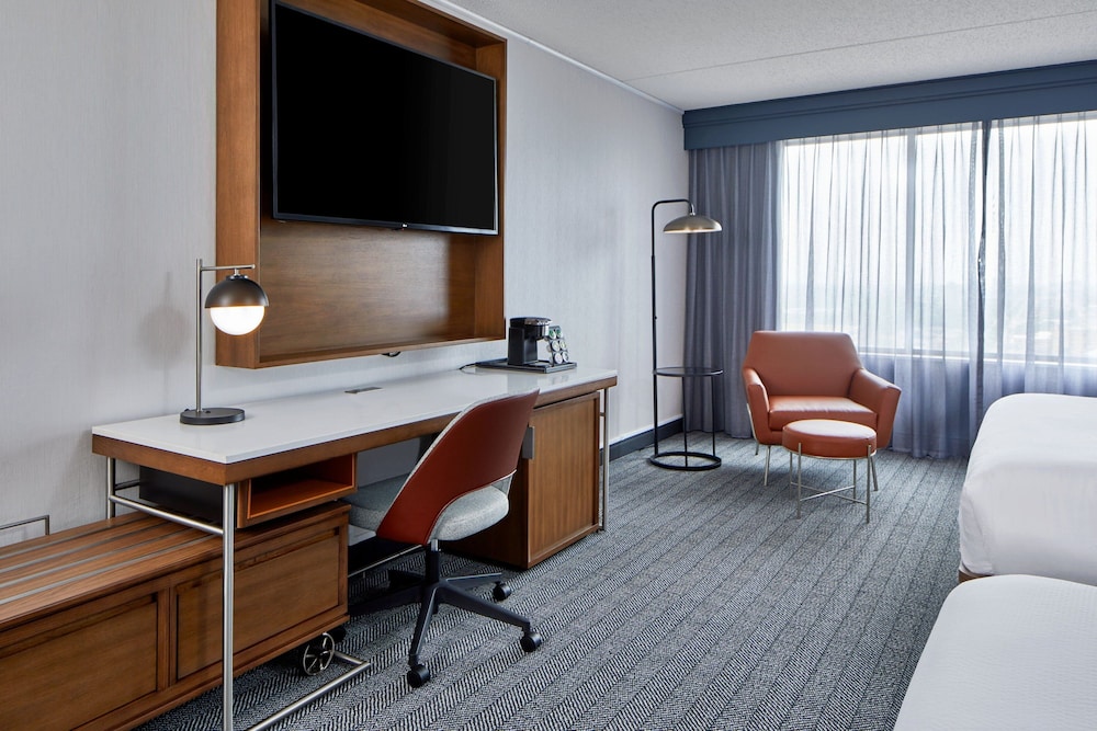 Courtyard By Marriott Detroit Downtown — Hotel rooms in Detroit, Michigan