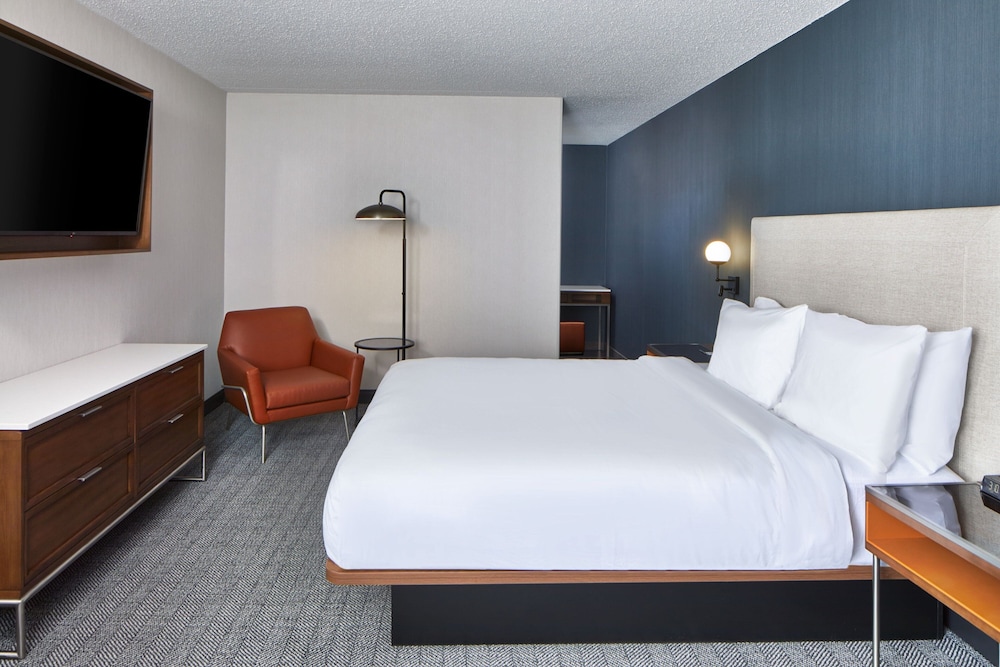 Courtyard By Marriott Detroit Downtown — Hotel rooms in Detroit, Michigan