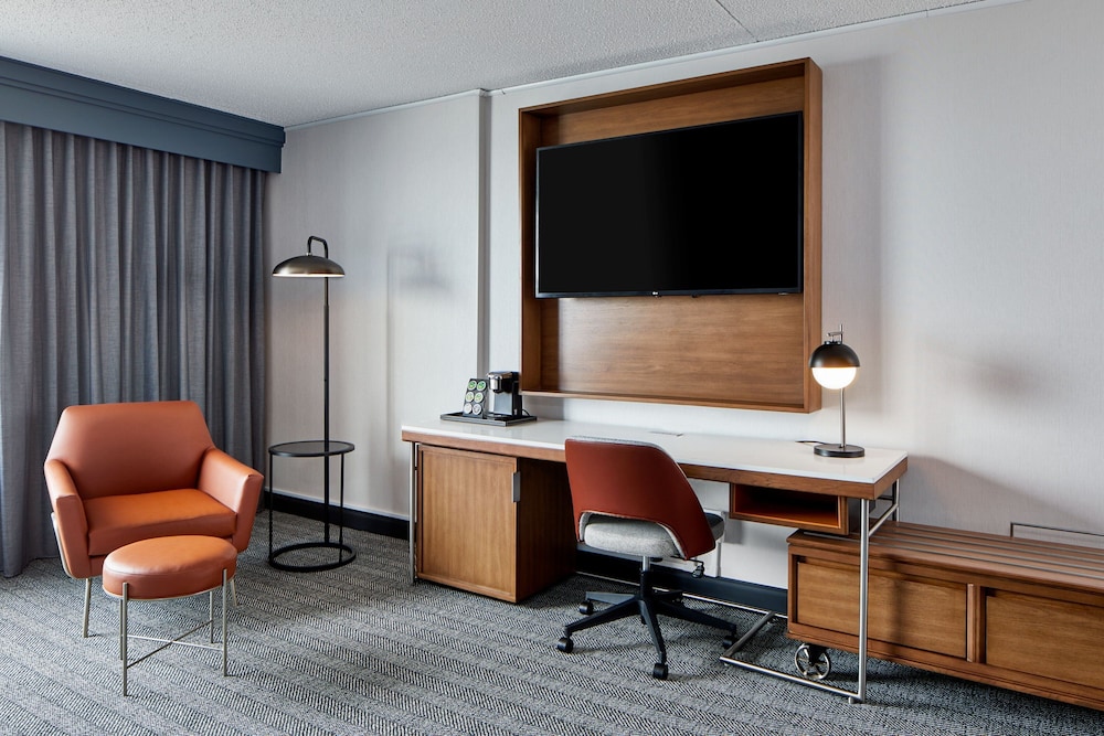 Courtyard By Marriott Detroit Downtown — Hotel rooms in Detroit, Michigan