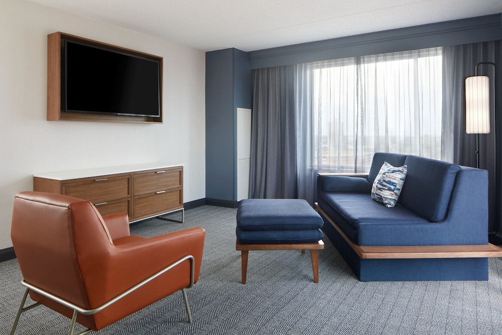 Courtyard By Marriott Detroit Downtown — Hotel rooms in Detroit, Michigan