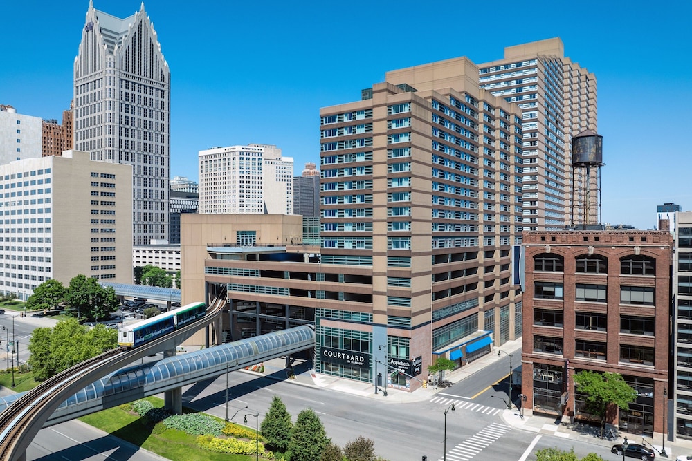 Courtyard By Marriott Detroit Downtown — Hotel building in Detroit, Michigan