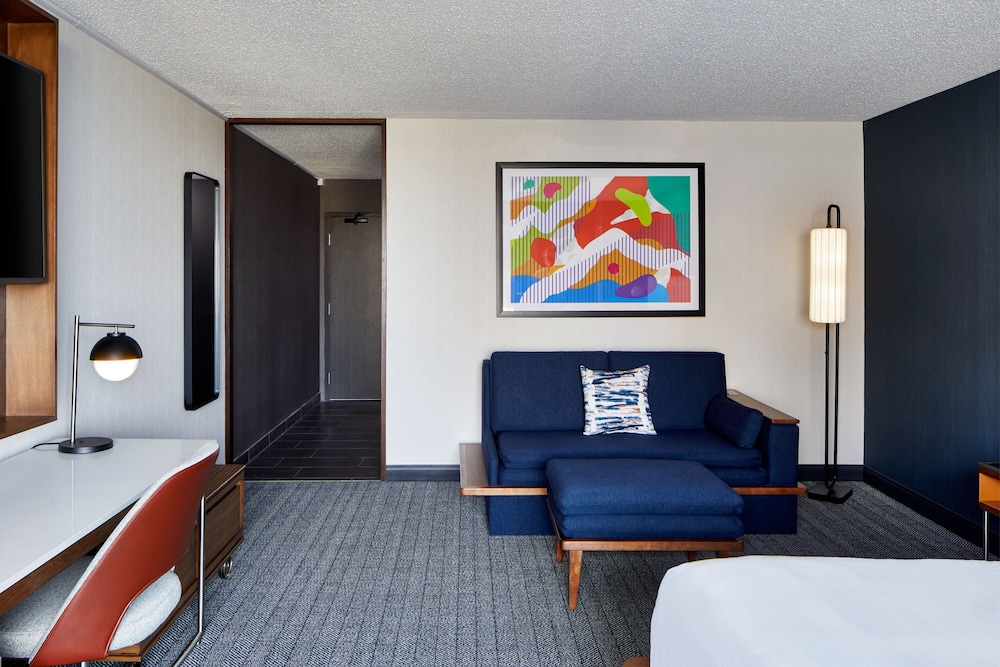 Courtyard By Marriott Detroit Downtown — Hotel rooms in Detroit, Michigan
