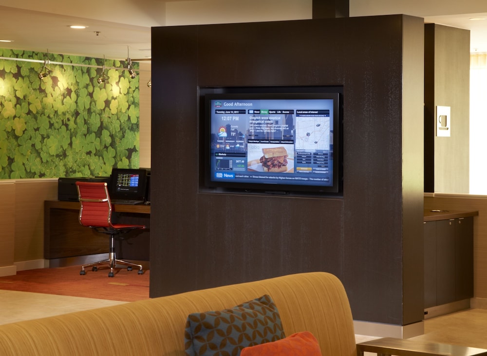 Courtyard by Marriott Detroit Metropolitan Airport Romulus — Hotel building in Romulus, Michigan