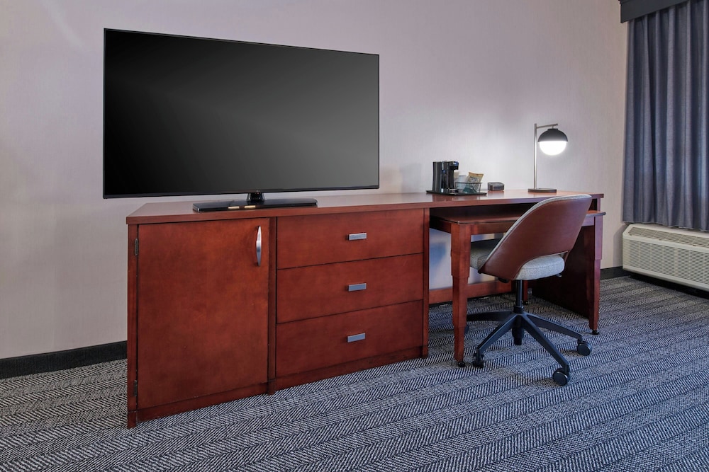 Courtyard by Marriott Detroit Metropolitan Airport Romulus — Hotel rooms in Romulus, Michigan